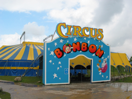 cirkus_bonbon_20070724.JPG (140561 bytes)